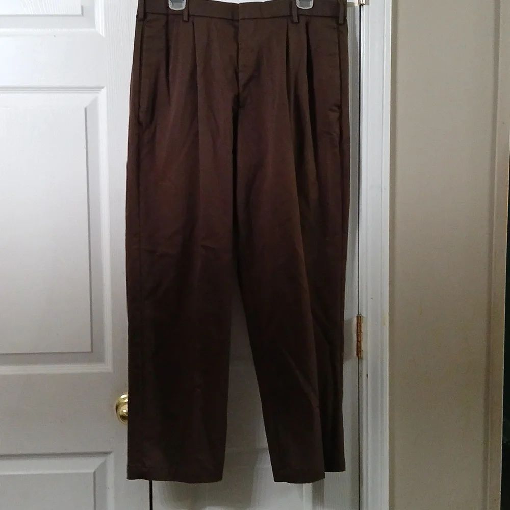 Dockers Men's Brown Pleated Relaxed Fit Dress Pants Sz 34x29  NWOT